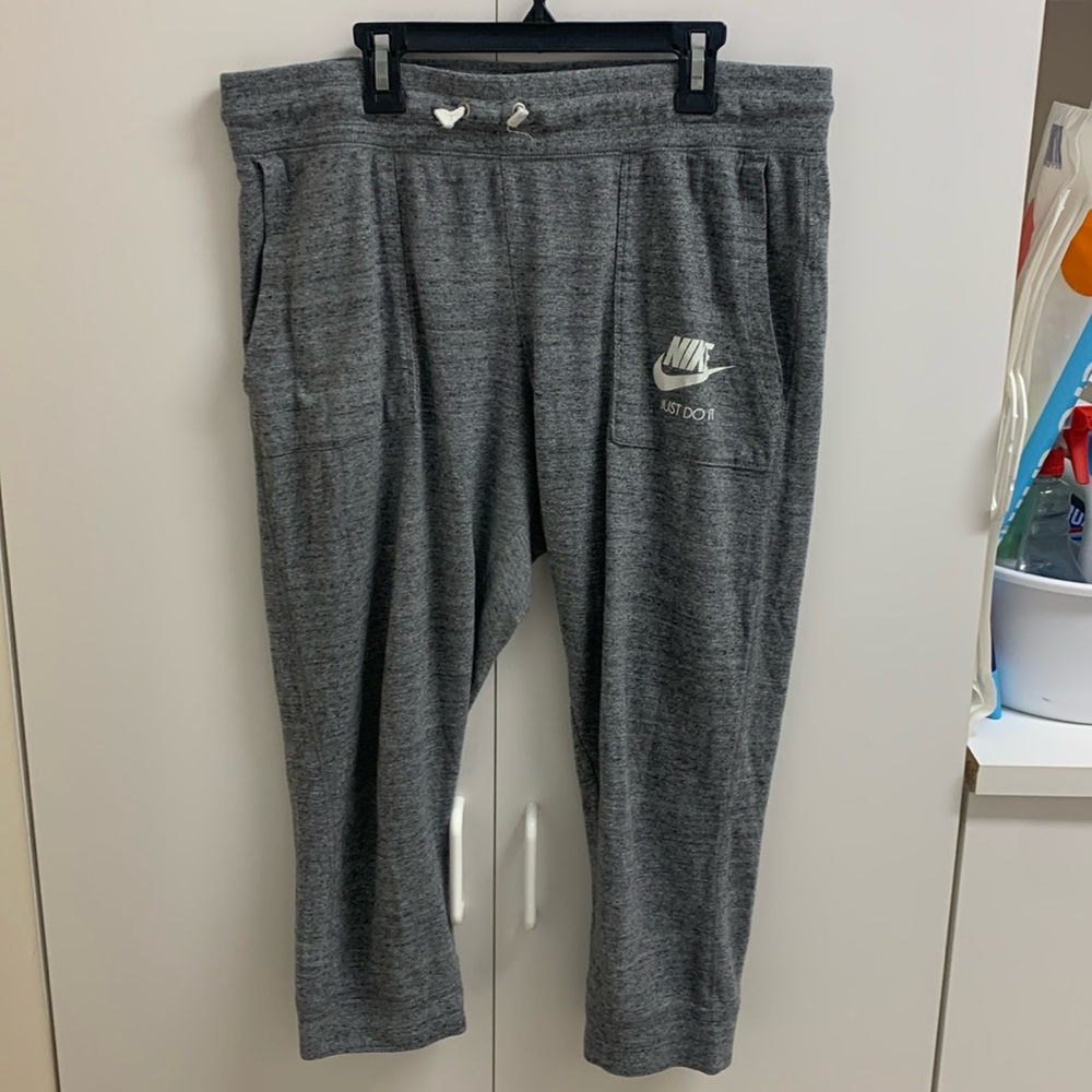 Nike joggers capri